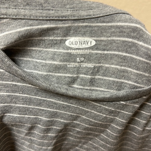 Old Navy grey striped t-shirt (S/P) - Picture 3 of 3